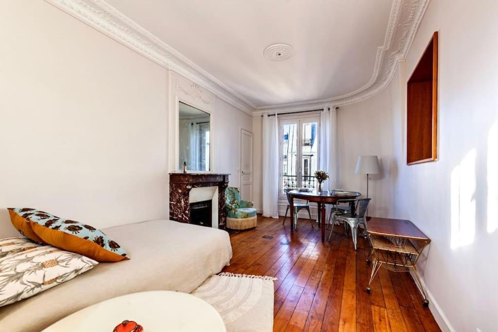 Charmant Appartement Au Coeur De Parijs Buitenkant foto