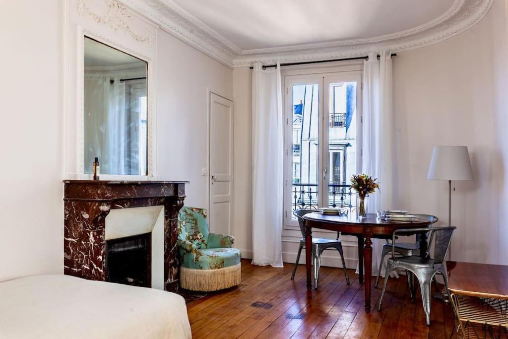 Charmant Appartement Au Coeur De Parijs Buitenkant foto